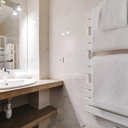 Amazing - 2br 6p - Bastille Apartment
